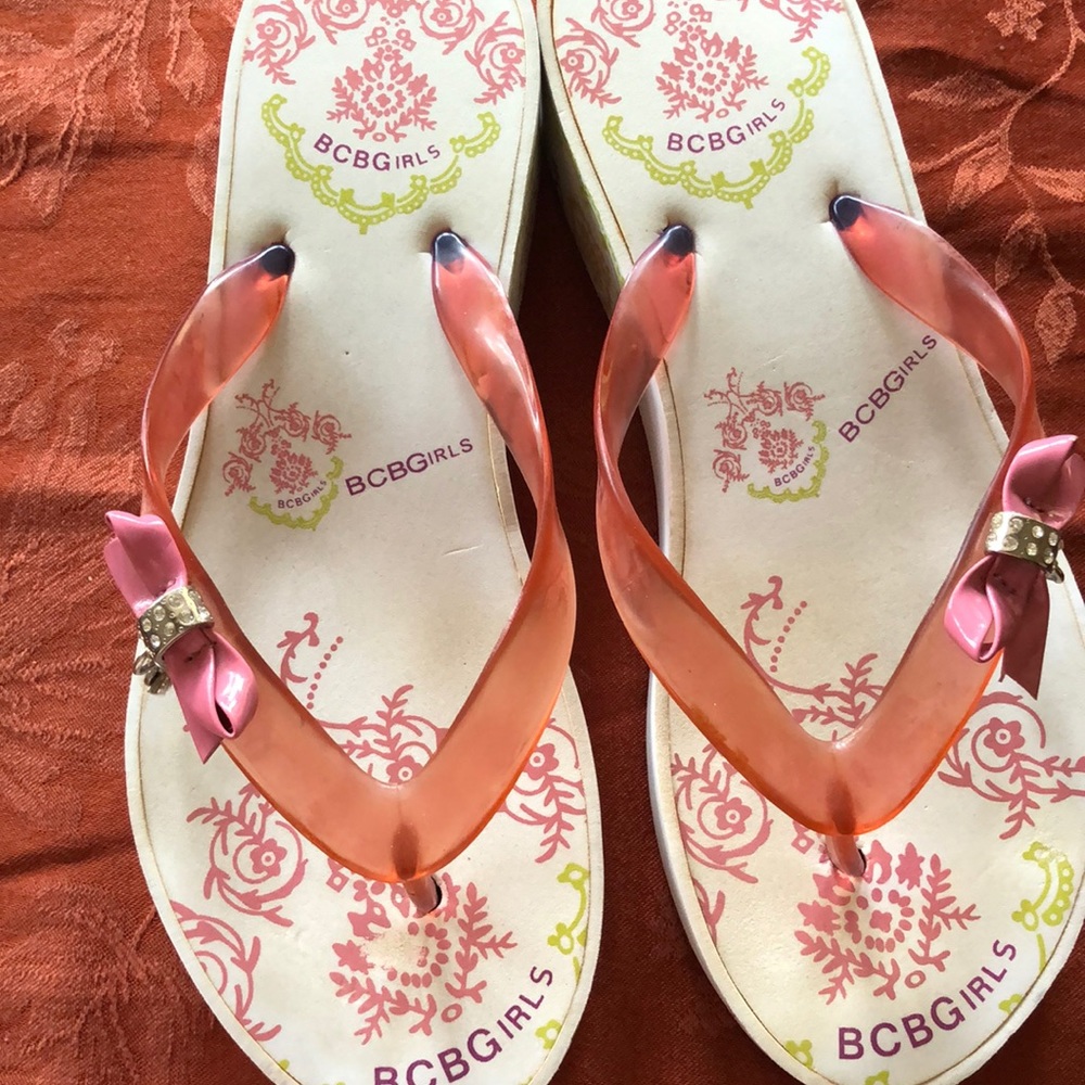 BCBGirls women’s flip flops